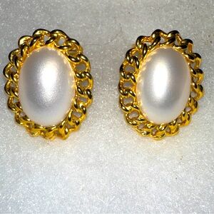 Vintage Paolo Gucci Signed Faux Pearl Gold Plated Chain Clip-On Earrings